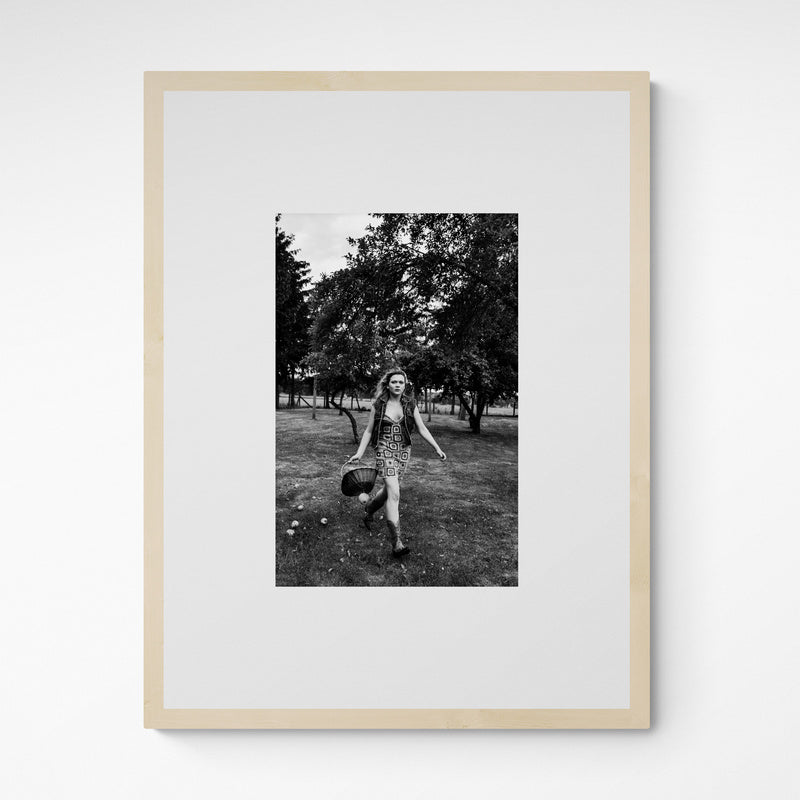 Kunst100 Maria Jatzlau Apple Juice Run Frame Wood Fichte