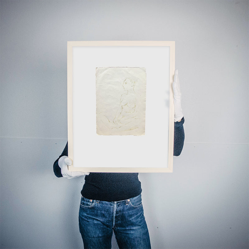 Jonathan Esperester Emma im Schneidersitz Kunst100 Rahmen
