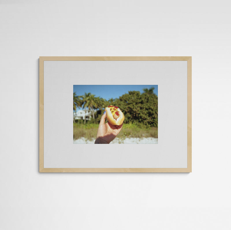 Daniela Torres Palms and Hotdogs Frame Wood Holz