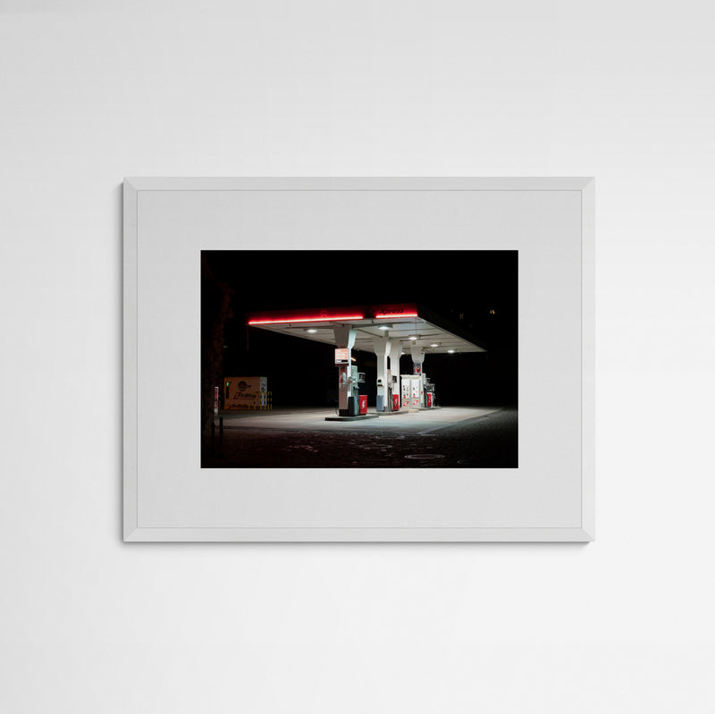 Sebastian Steimel The mandatory gas station Frame White Weiß