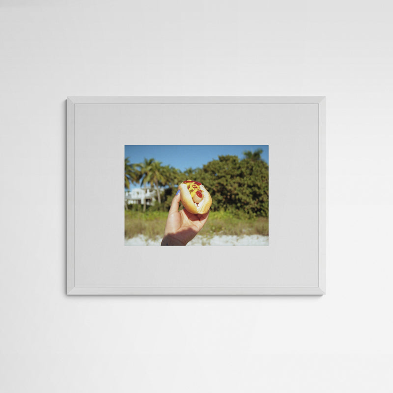 Daniela Torres Palms and Hotdogs Frame White Weiß